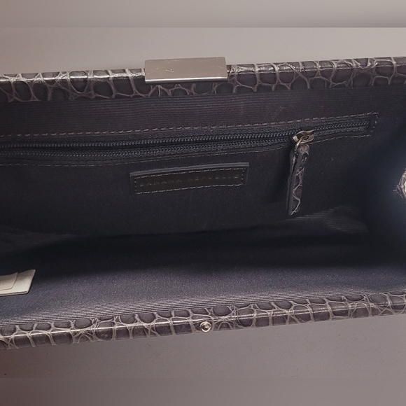 Crocodile Embossed Clutch Wallet - Picture 4 of 6